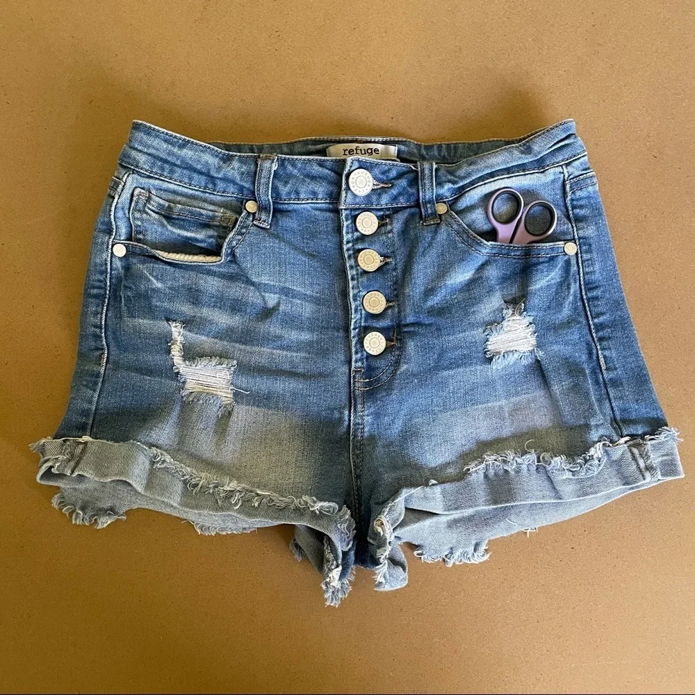 Refuge Distressed Jean Shorts - Picture 2 of 8
